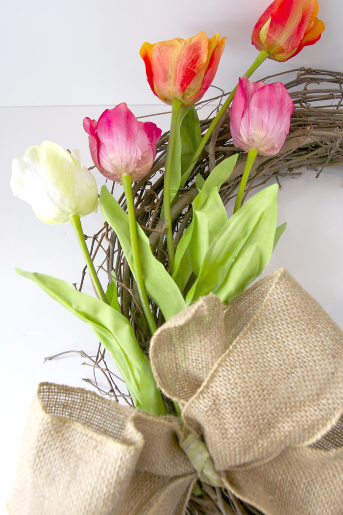 Apprenez à réaliser une couronne de tulipes
