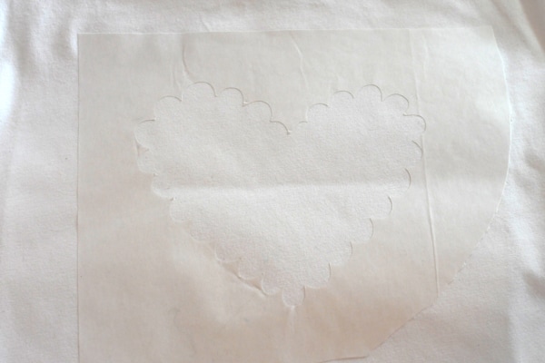 Technique de pochoir sur papier pour congélateur de T-shirt de Saint-Valentin DIY