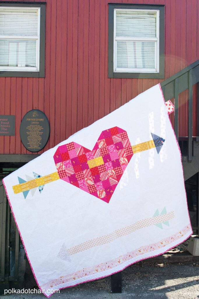 Cupid's arrow quilt pattern, un motif patchwork cœur et flèche - idéal pour la couture de la saint-valentin