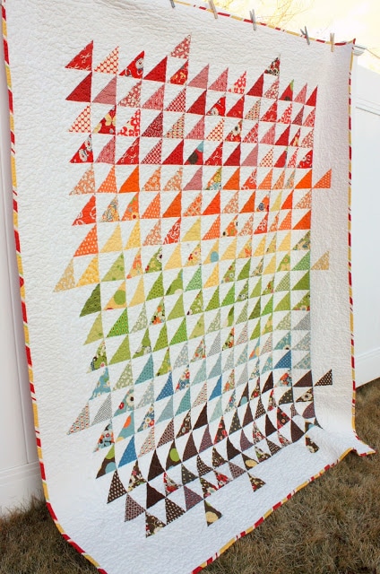 Courtepointe triangulaire demi-carrée par Diary of a Quilter