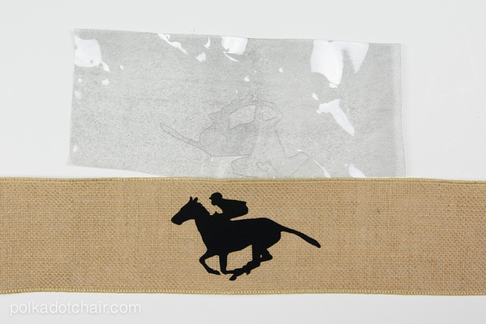 Comment utiliser du ruban et de la toile de jute pour fabriquer des enveloppes d'oreiller