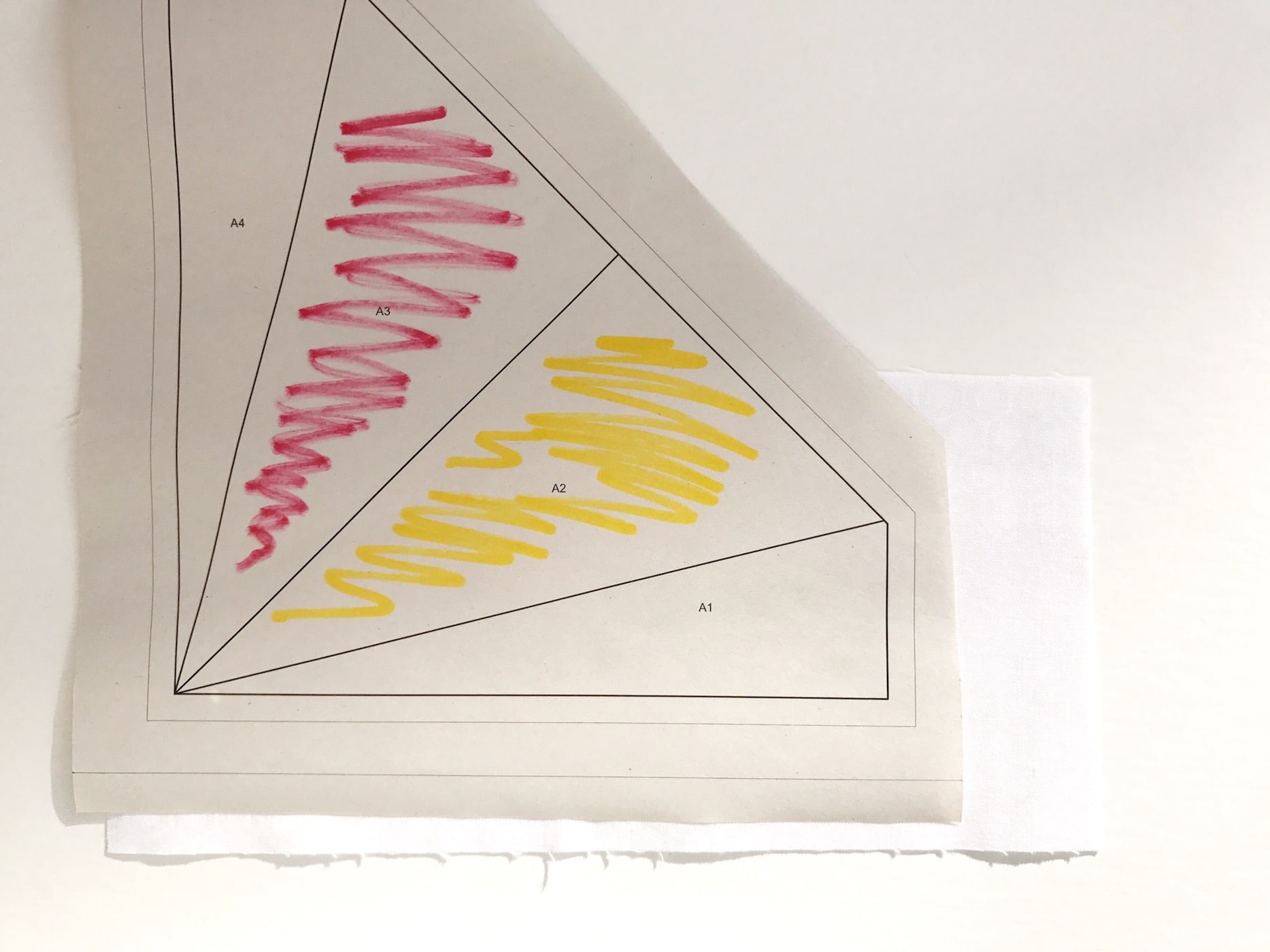 Apprenez à créer un morceau de papier de base avec ce modèle gratuit d'assemblage de papier cerf-volant. #quilts #quilting #fpp #foundationpaperpiecing #tutorial #freequiltpattern