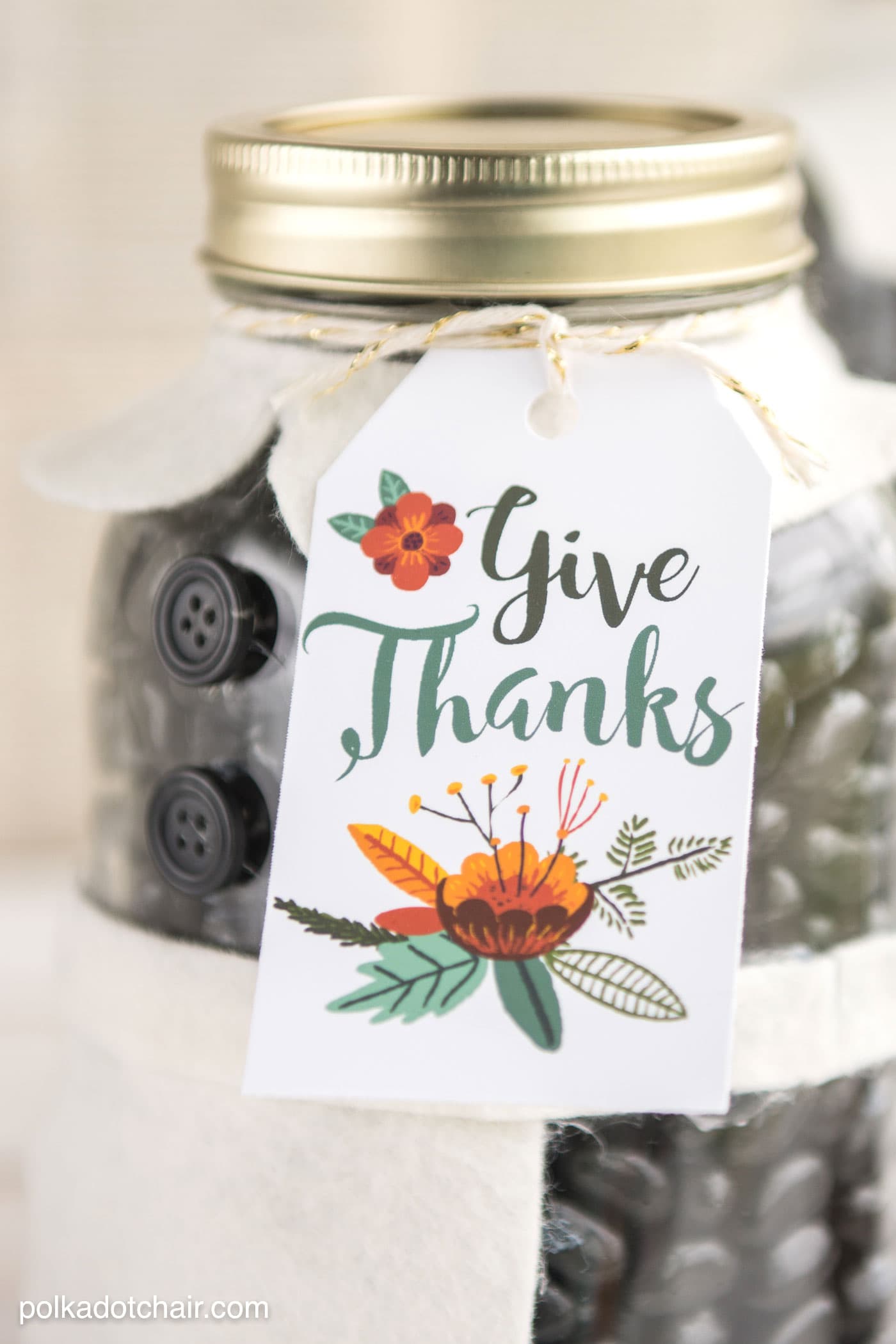 Idée de cadeau mignonne de pot de maçon de pèlerin de Thanksgiving, serait mignonne pour un cadeau d'hôtesse ou d'enseignant.