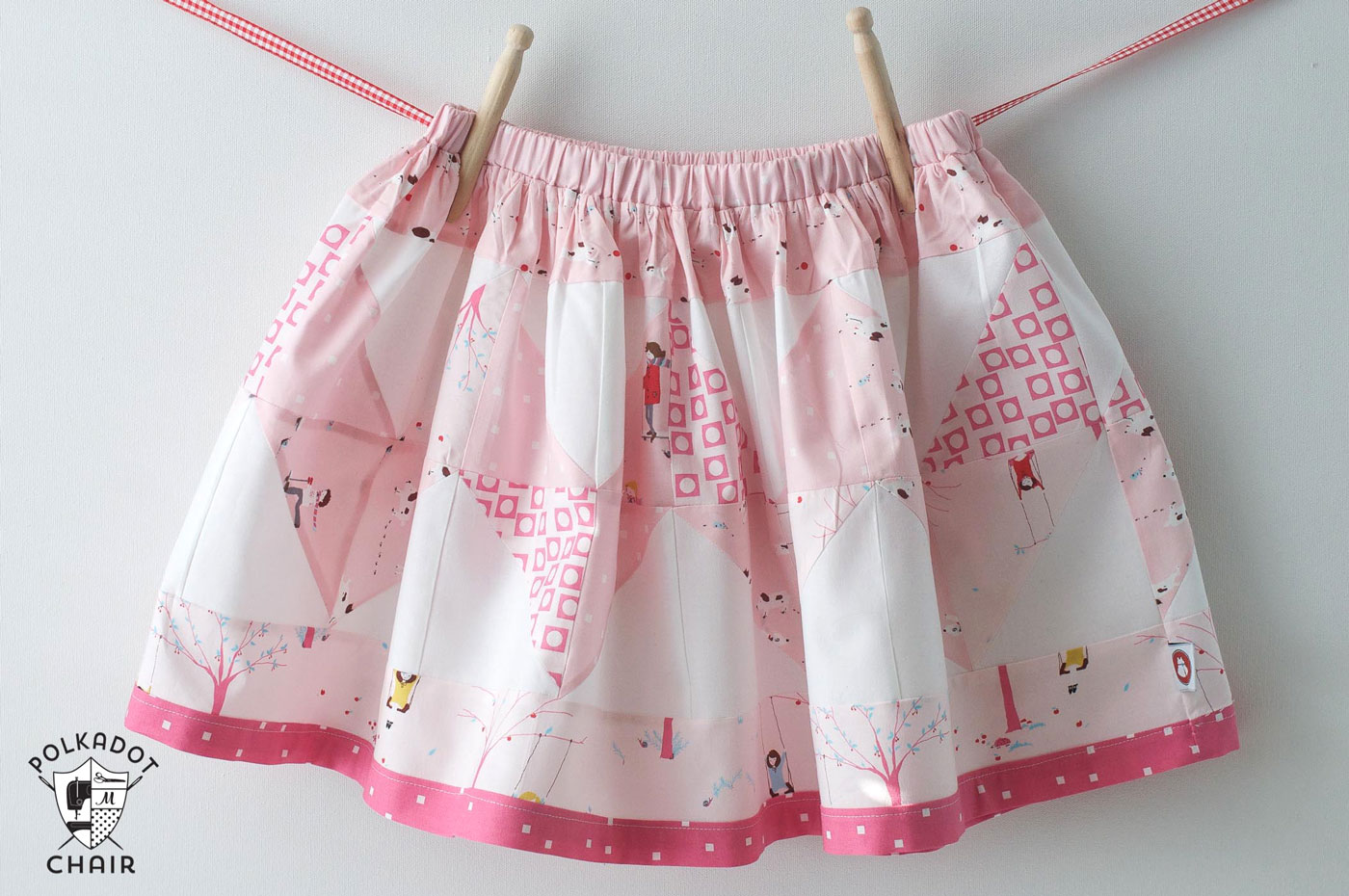 Tutoriel de couture gratuit pour réaliser une jupe en patchwork en zigzag pour petites filles - utilise des packs de charmes - super rapide et mignon !