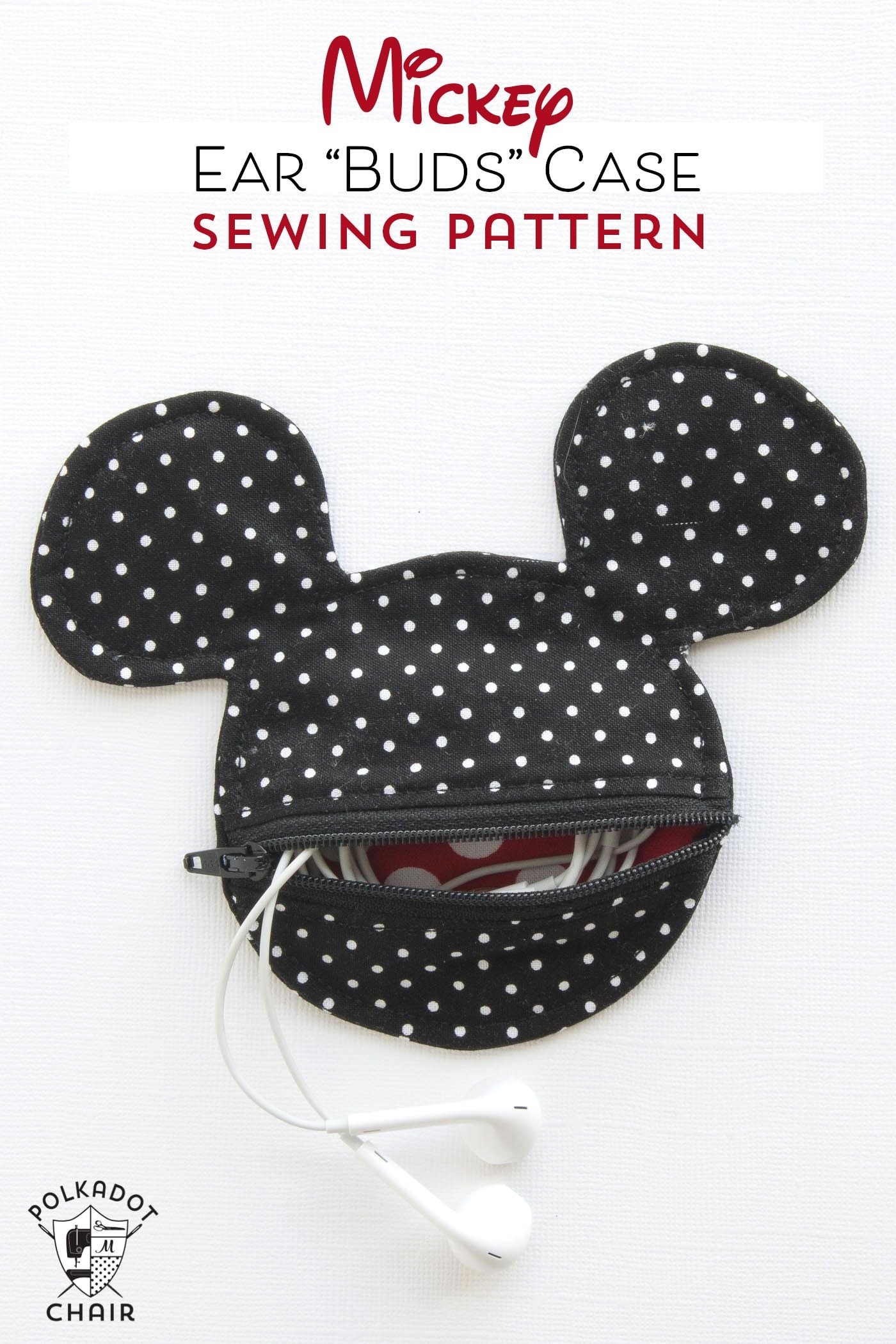 Patron de couture gratuit pour un étui à écouteurs/porte-monnaie inspiré de Mickey Mouse. Ce serait tellement mignon à faire avant mes prochaines vacances Disney !