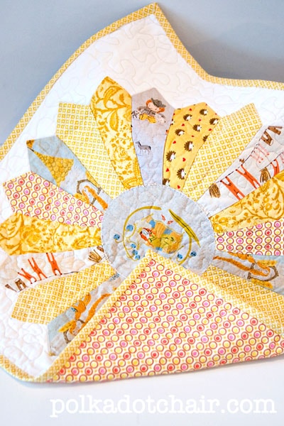 Dresden plate mini quilt or doll quilt pattern and quilting ideas 