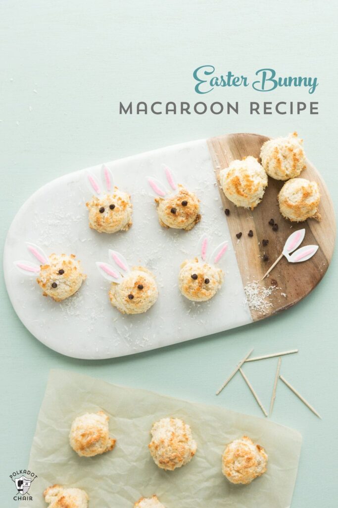 Recette de macarons sans sucre qui ressemblent à des lapins de pâques. une recette mignonne et une idée de dessert de pâques