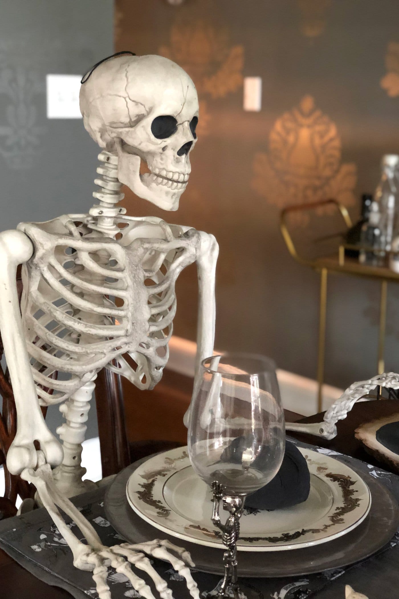 squelette dans la salle à manger