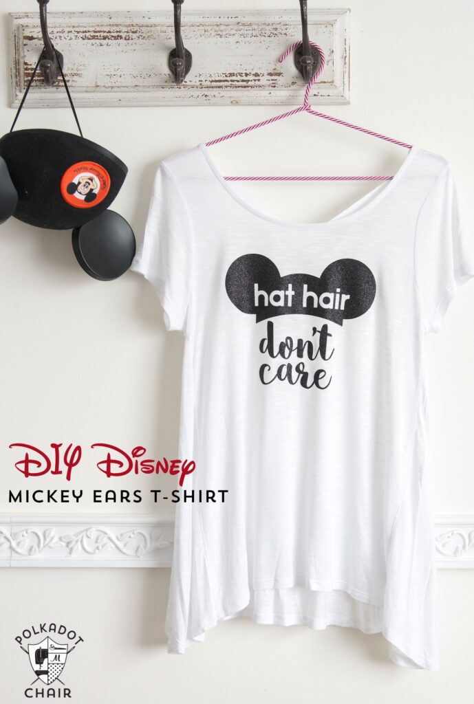 Créez votre propre t-shirt diy disney avec ce fichier de coupe gratuit et repassez sur du vinyle. t-shirt mickey ears disney mignon "les cheveux du chapeau ne s'en soucient pas"!