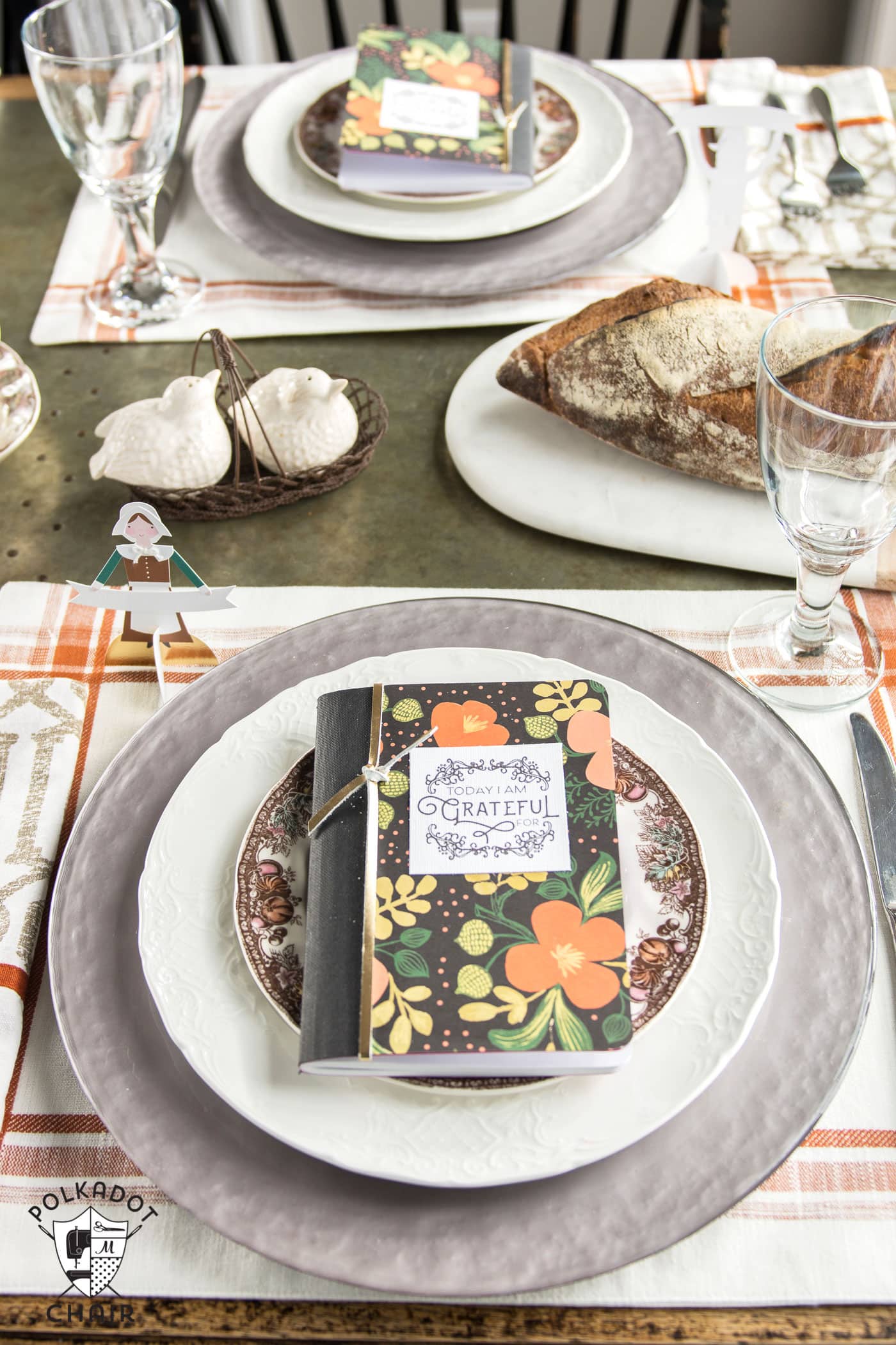 Journal de gratitude DIY pour Thanksgiving, j'adore l'idée de les disposer sur la table du dîner de Thanksgiving (ce serait également idéal à utiliser toute l'année)