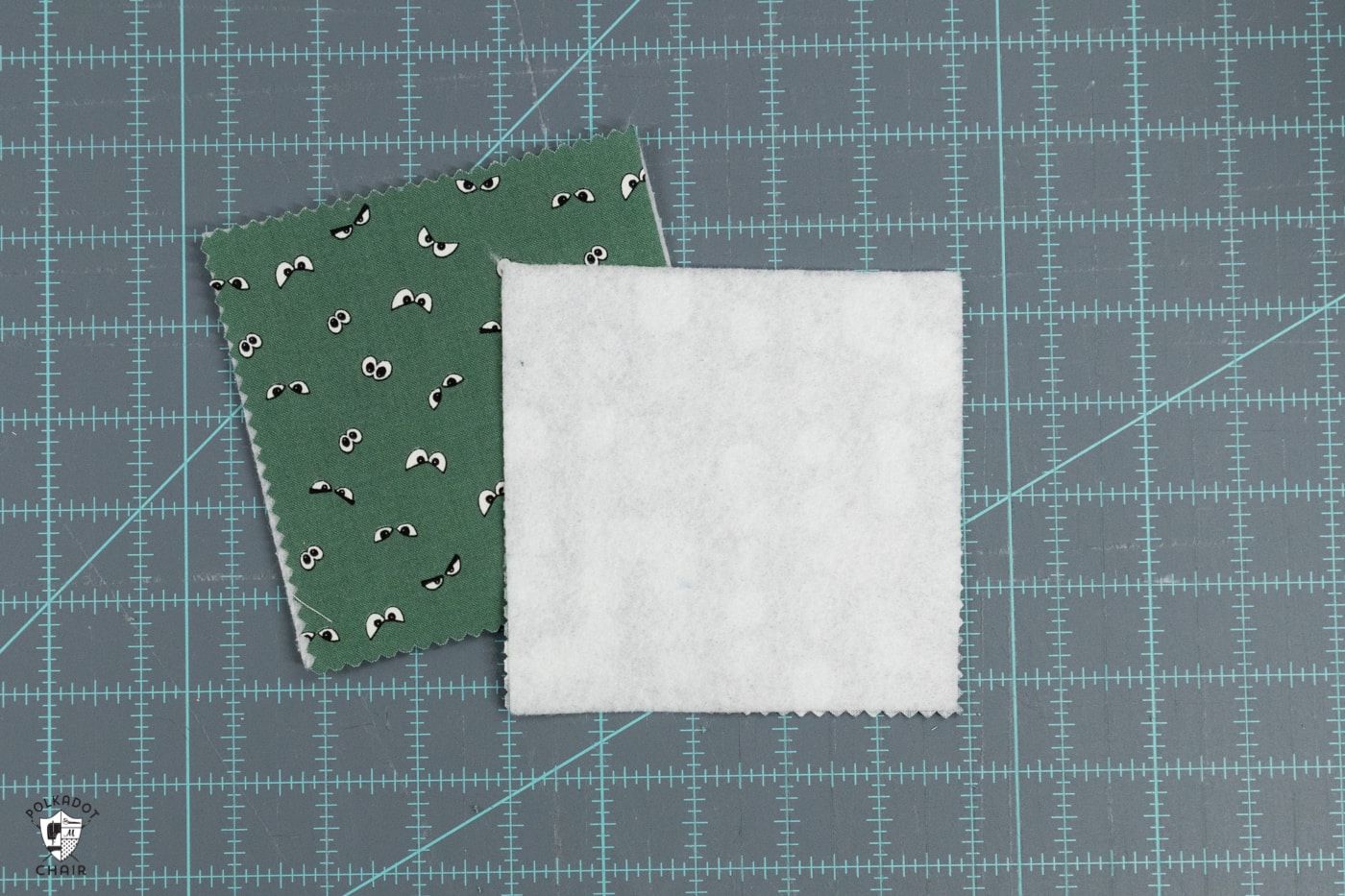 forme de feuille, papier et tissu sur tapis de découpe