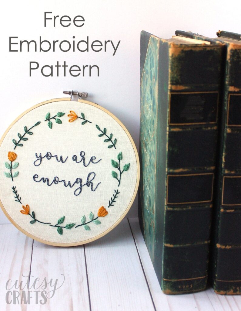 Motif de broderie à main libre pour un cerceau de broderie de citation inspirante - "tu es assez" - #embroidery #handembroidery #embroiderystitches #embroiderypattern