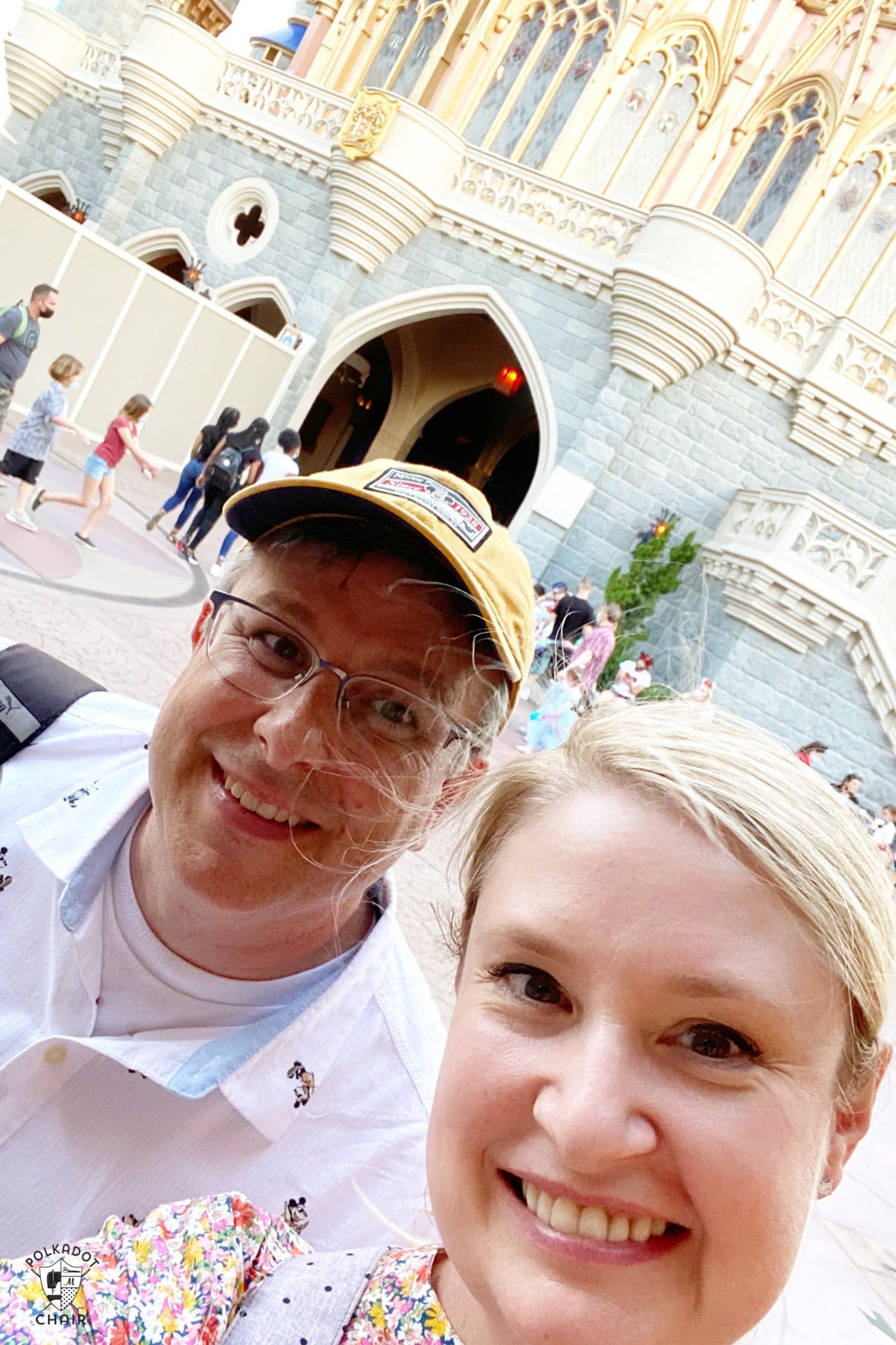 couple devant le château de Disney World